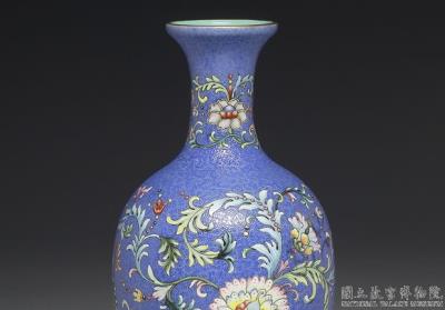 图片[2]-Guanyin vase with flower on a carved blue ground in yangcai painted enamels, Qianlong reign (1736-1795), Qing dynasty-China Archive